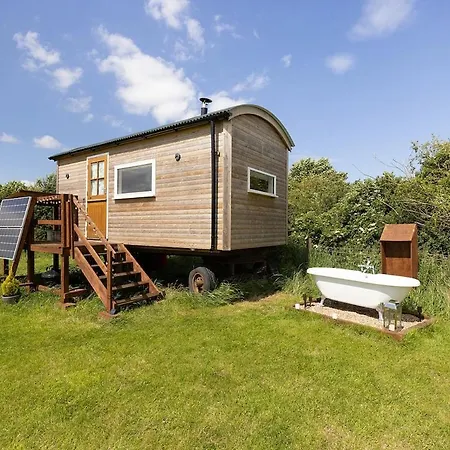 The Shepherd's Retreat Luxury Secluded And Private Cosy Hut Outdoor Bath With Firepit *