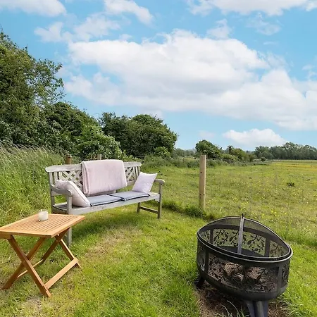 The Shepherd'S Retreat Luxury Secluded And Private Cosy Hut Outdoor Bath With Firepit Scarborough Apartment