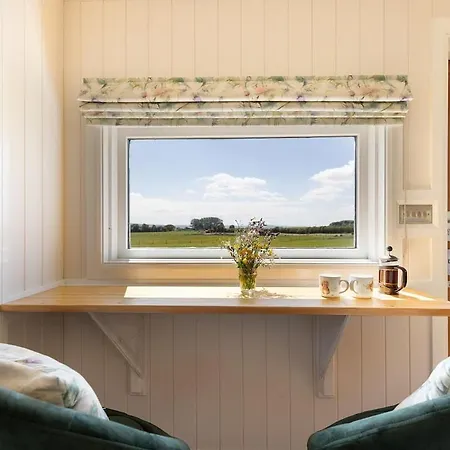 The Shepherd'S Retreat Luxury Secluded And Private Cosy Hut Outdoor Bath With Firepit Scarborough Apartment Scarborough