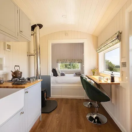 The Shepherd'S Retreat Luxury Secluded And Private Cosy Hut Outdoor Bath With Firepit Scarborough Apartment Scarborough