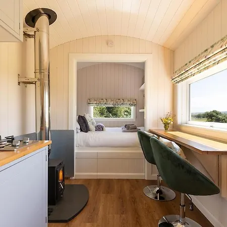 The Shepherd's Retreat Luxury Secluded And Private Cosy Hut Outdoor Bath With Firepit