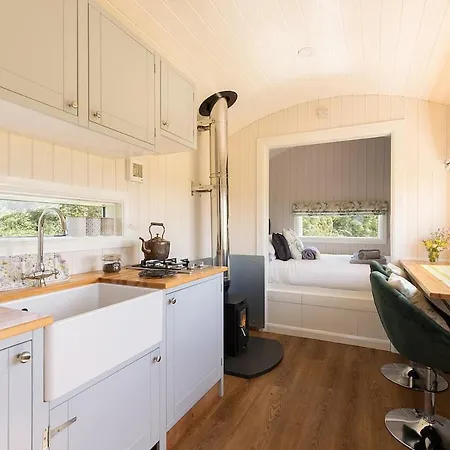 The Shepherd's Retreat Luxury Secluded And Private Cosy Hut Outdoor Bath With Firepit Scarborough